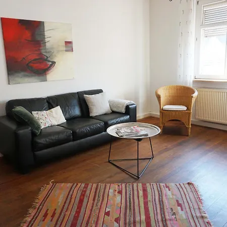Gemuetliche Kuenstlerwohnung Mit Grosser Dachterrasse Апартаменты Вайнхайм