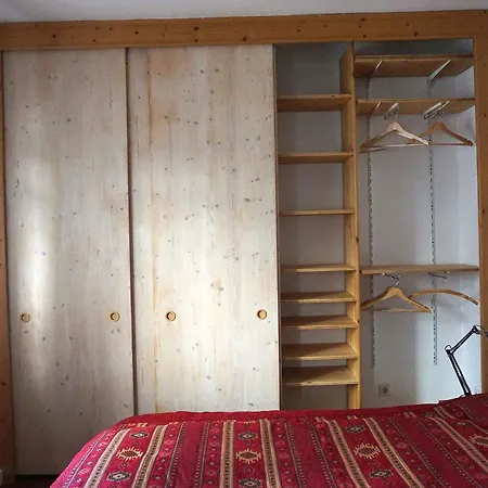 Gemuetliche Kuenstlerwohnung Mit Grosser Dachterrasse Апартаменты *